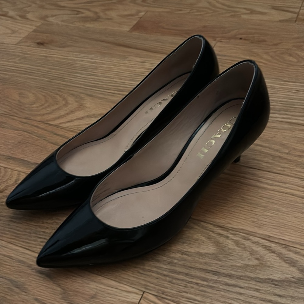 Coach 
SLOANE PUMP - Picture 7 of 7